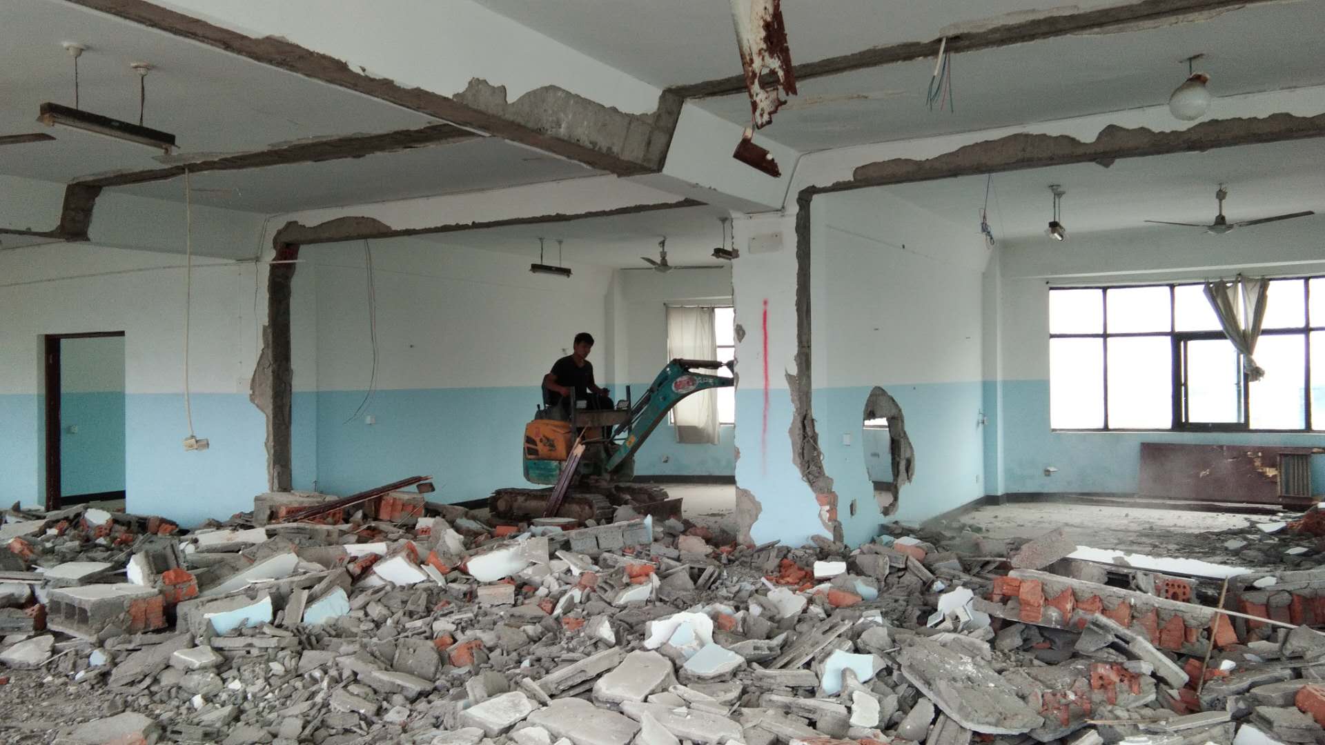 蘇州高新區(qū)室內(nèi)裝修拆除拆舊專業(yè)還原毛坯信譽(yù)保證值得信賴